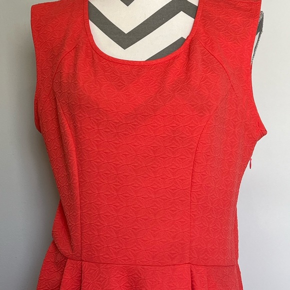 Bobeau  Dress, Tangerine Color w/an Embossed Pattern on Material- Size Large - Picture 6 of 11